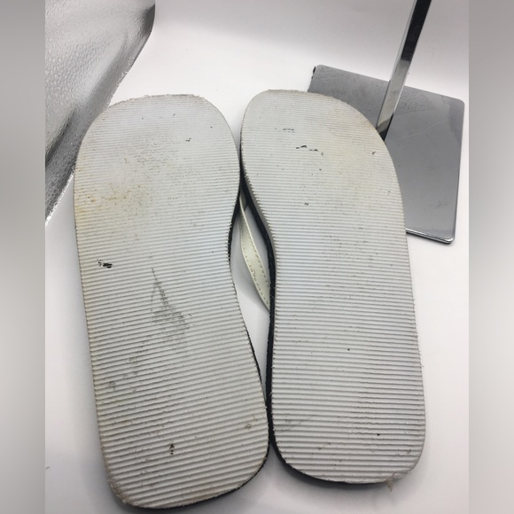 Anne Klein Flip Flops - Picture 2 of 8